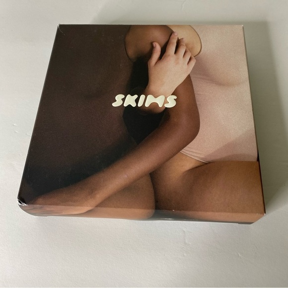 Skims Essential Mock neck sleeveless bodysuit size 2X/3X NEW - Picture 3 of 10